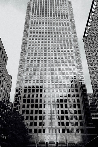 Black and white photo of a modern building in London, UK