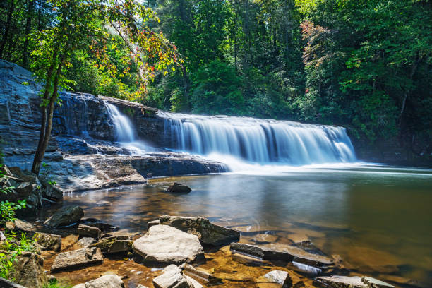 waterfalls in dupont state forest north carolina - triple falls fotos imagens e fotografias de stock