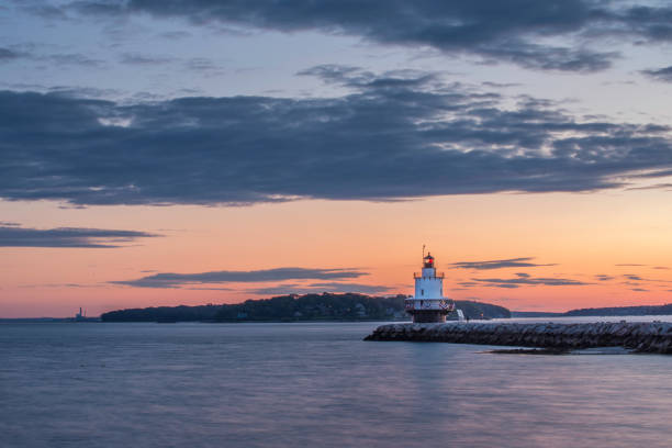 春ポイント レッジ灯台夜明け - beach sunrise waterbreak sea ストックフォトと画像