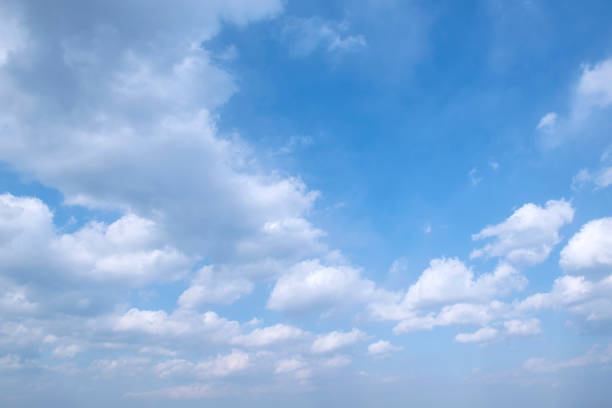 blauer himmel und wolken für hintergrund - air landscape stratosphere day stock-fotos und bilder