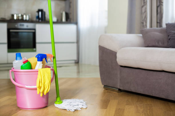 istock Plastic bucket with cleaning product at home 845848134