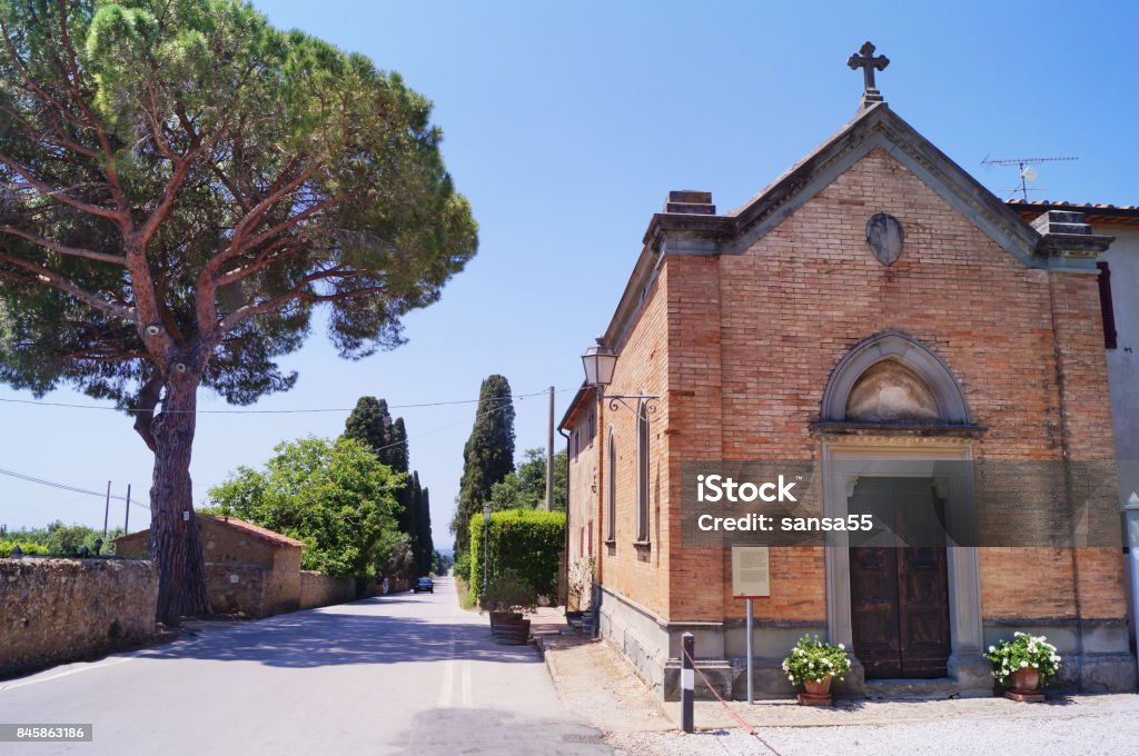 Chiesa di San Sebastiano a Bolgheri - Foto stock royalty-free di Albero