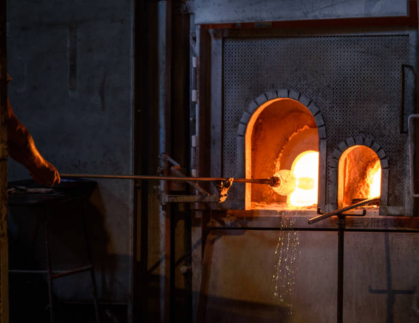 sopladores de vidrio de murano - murano fotografías e imágenes de stock