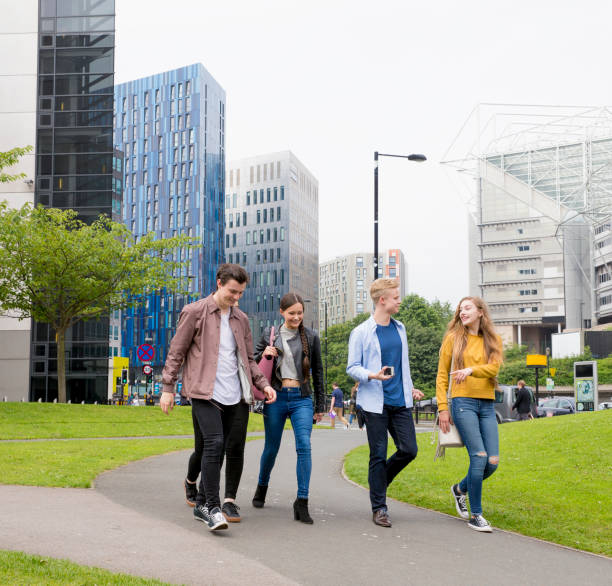 istock Friends In The City 845903782