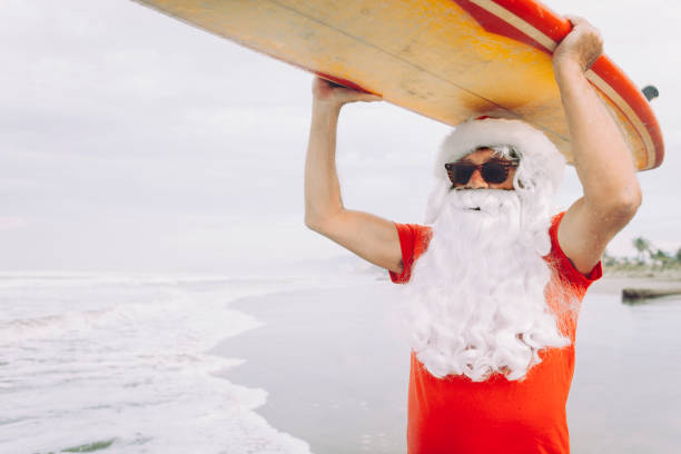 istock Santa Claus with surf board 845905822