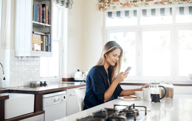 istock She stores her to do list in her phone 845919948
