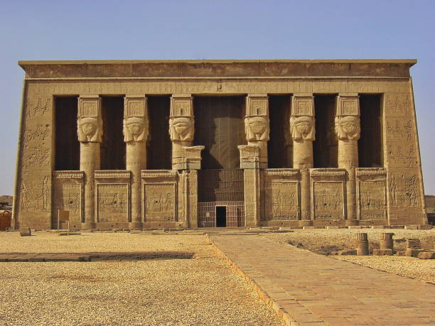 egitto, dendera vicino a luxor. il tempio di hathor. - dendera foto e immagini stock