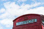 ein-altes-telefon-rot-briten-stand-als-eine-enge.jpg?b=1&s=170x170&k=20&c=z7FJ1keez3ADpJcZTsyXND51heQxw3C3ZcvEq9U3VEU=