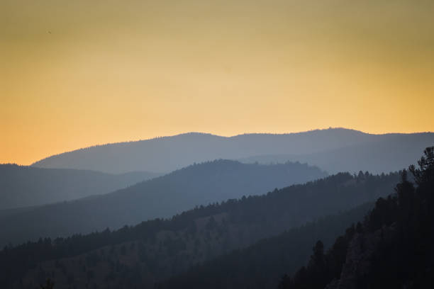 strati - sunrise landscape bozeman montana foto e immagini stock