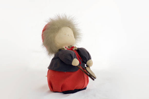 istock girl doll Violinist on white background 846002470