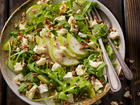 Arugula, Pear and Brie Salad with Walnuts and Herb Oil Dressing