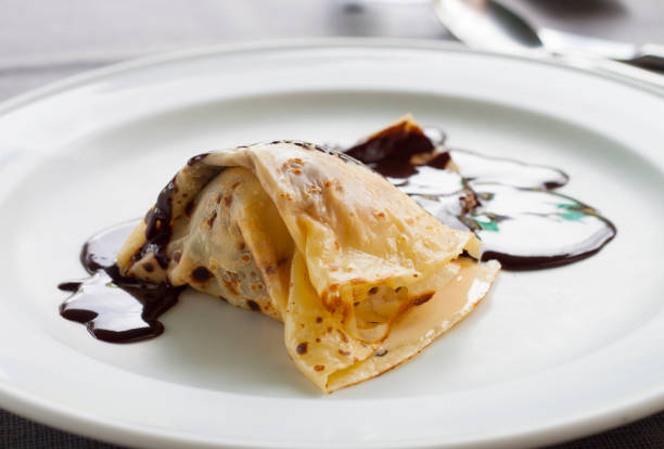 Crêpe macro in white dish