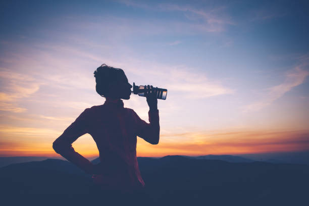 istock Sporty woman drinking water at sunset 846082702