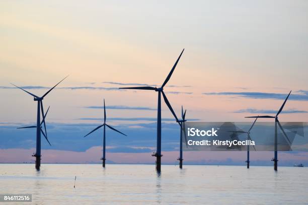 Windturbinen Stockfoto und mehr Bilder von Windkraftanlage - Windkraftanlage, Vereinigtes Königreich, Meer