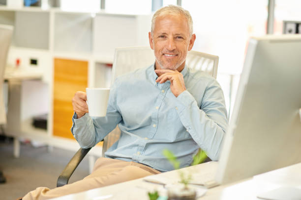 istock Mature businessman drinking coffee at the desk 846112838