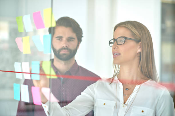 istock Using glass door to make presentation to her colleagues 846126202
