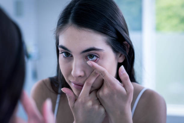istock Brunette putting her contact lens 846147388