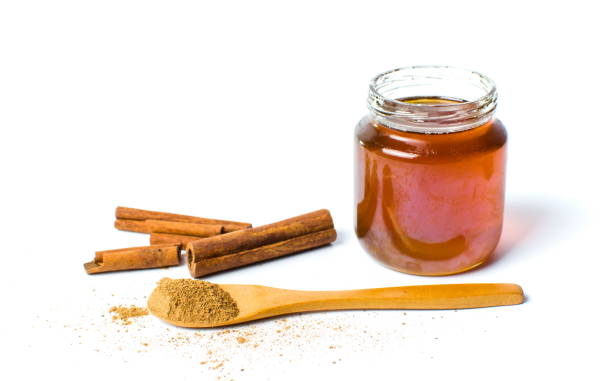 jar of honey and cinnamon isolated - canella imagens e fotografias de stock