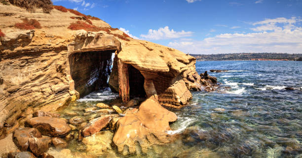 grotte costiere a la jolla cove - la jolla cove foto e immagini stock