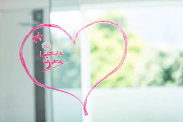 istock Heart on a mirror written with pink lipstick 846189208