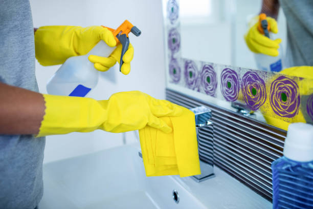 istock Woman washing the sink 846189232