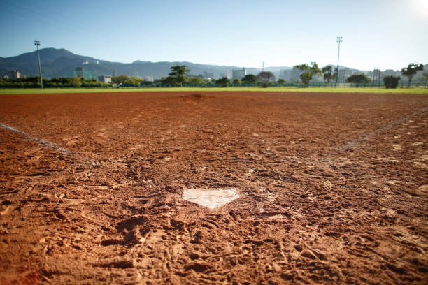 campo da baseball - baseball base baseball diamond field foto e immagini stock