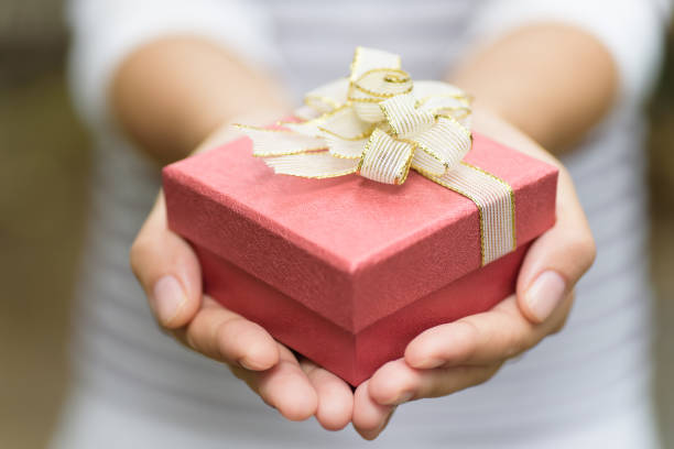istock Red gift box in hand for giving in holidays 846221970