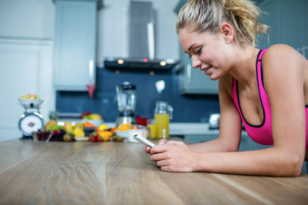 istock Fit girl sending text messages 846226134
