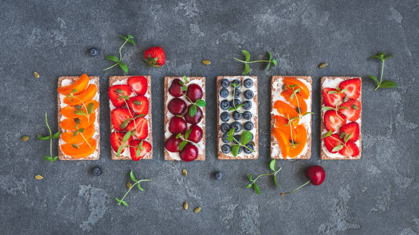 istock Snack with crispbread, fresh fruits. Flat lay, top view 846228510