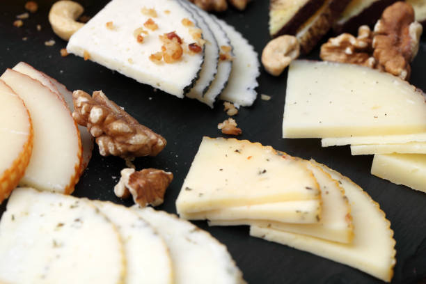 käse - cheese portion cracker cheddar stock-fotos und bilder