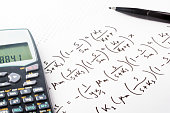 rechner-und-einem-tintenstift-auf-komplexe-gleichung.jpg?b=1&s=170x170&k=20&c=ZpN4icCVpuTmL4pYdDlu0ro8B7_0WvzBpupu48JVGXU=