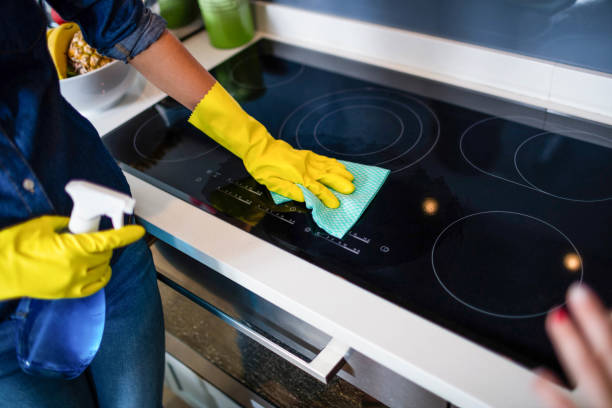 istock Woman cleaning up 846280616