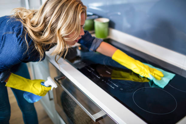 istock Woman cleaning up 846280658