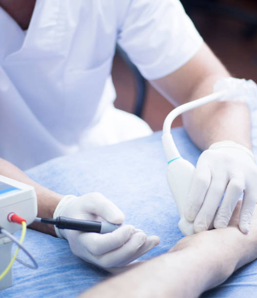 istock Ultrasound assisted EPI ecography intratissue percutaneous electrolysis physical therapy rehabilitation physiotherapist treatment 846322466