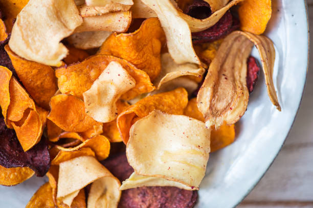 istock Bowl of Healthy Snack from Vegetable Chips, Crisps 846342584