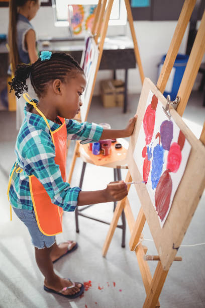istock Attentive girl panting on canvas 846362744