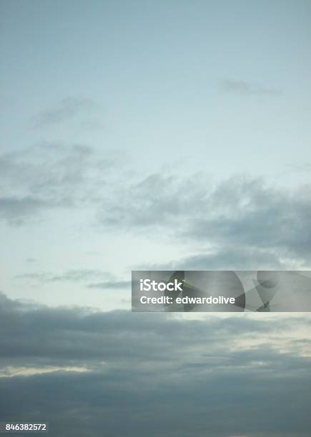 Himmel Mit Wolken Farbfoto Stockfoto und mehr Bilder von Abenddämmerung - Abenddämmerung, Blau, Bunt - Farbton