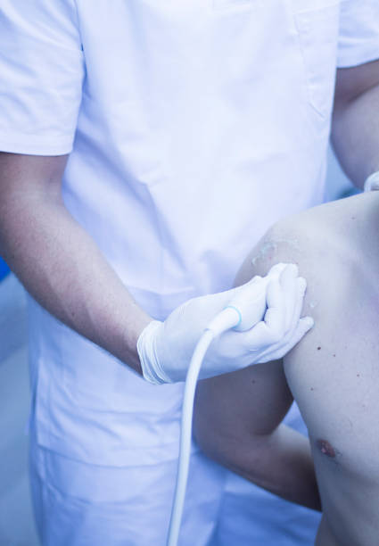 istock EPI percutaneous intratissue electrolysis scan to aid dry needling acupunture physiotherapy physical therapy treatment of patient in clinic. 846385974