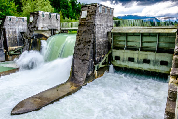 old represa - miniature weir - fotografias e filmes do acervo