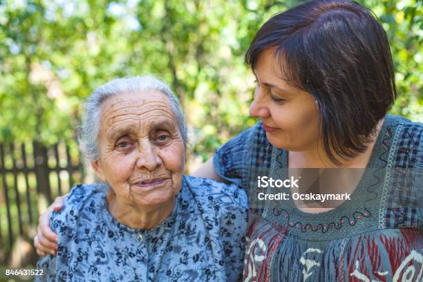 Tempo Familiy Invecchiamento - Fotografie stock e altre immagini di Personale sanitario - Personale sanitario, Famiglia, Morbo di Alzheimer