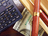 us-dollarnoten-geld.jpg?b=1&s=170x170&k=20&c=PHeWgVdYpmhFz7S3prwz70VUla-TuUP5WQ2goXKc-g8=