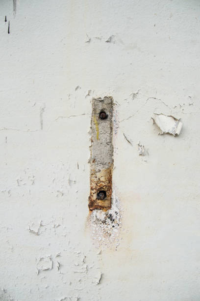 istock Grunge wall. glide wall of the old house.Texture background 846447162