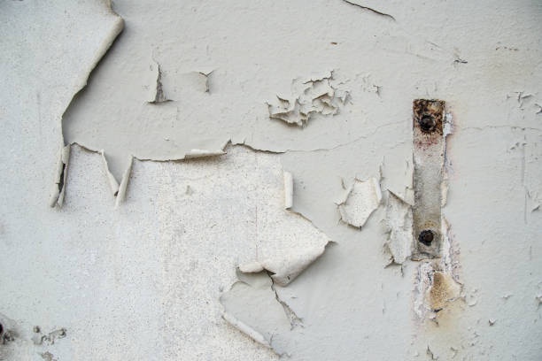 istock Grunge wall. glide wall of the old house.Texture background 846447774