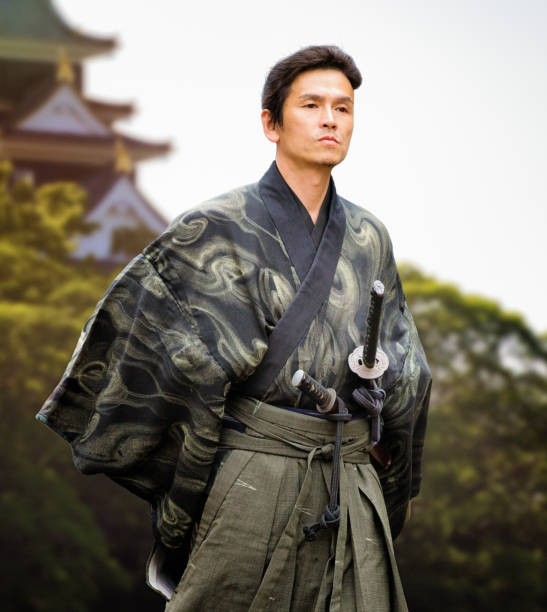 istock Japanese samurai in costume standing in front of Edo building 846455462