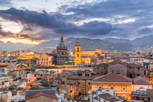 vista de noche de palermo - palermo fotografías e imágenes de stock