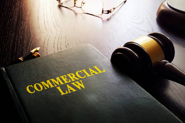 istock Commercial law and gavel on a table. 846495018