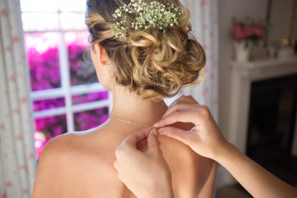 istock Bridesmaid fastening bride chain in dressing room 846518692