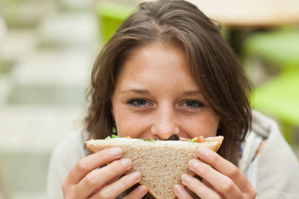 istock Female student with sandwich in the cafeteria 846525144