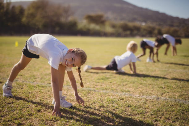 istock Schoolgirls in ready position during competition 846535196
