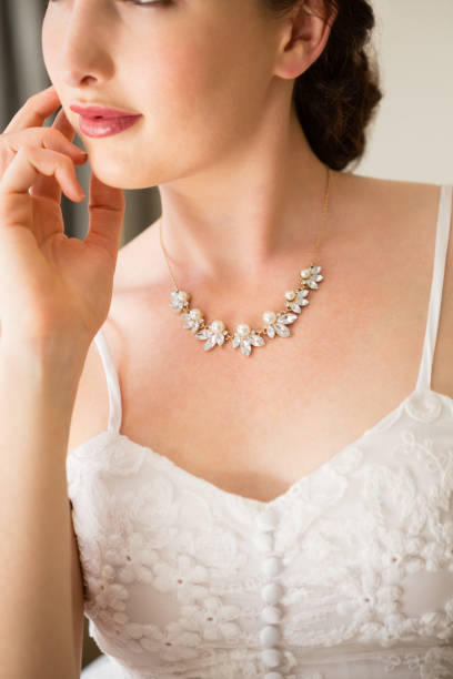 istock Midsection of beautiful bride wearing necklace 846549318